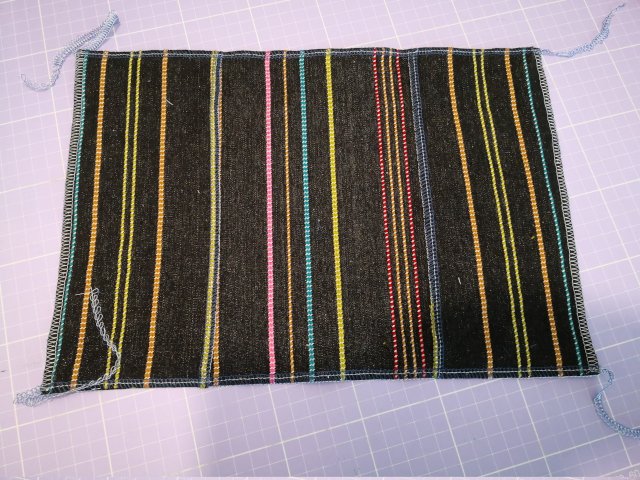 buchhuelle-mit-der-overlock-3