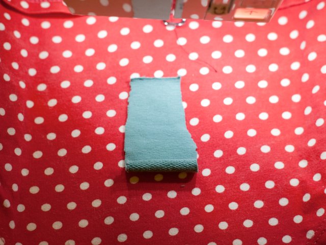halstuch-fuer-kinder-mit-stickerei-07