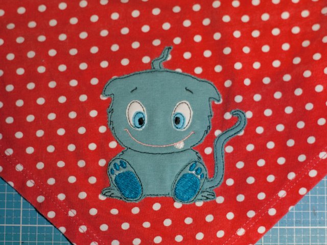 halstuch-fuer-kinder-mit-stickerei-13