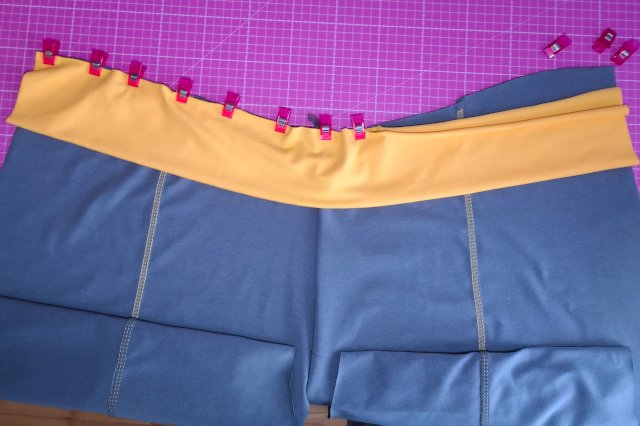 Leggins nähen mit Coverlock und Overlock