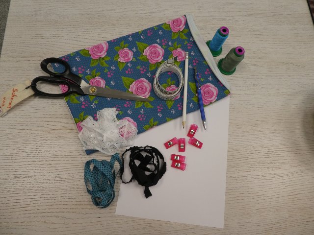 stulpen-pulzwaermer-mit-spitzenbesatz-1