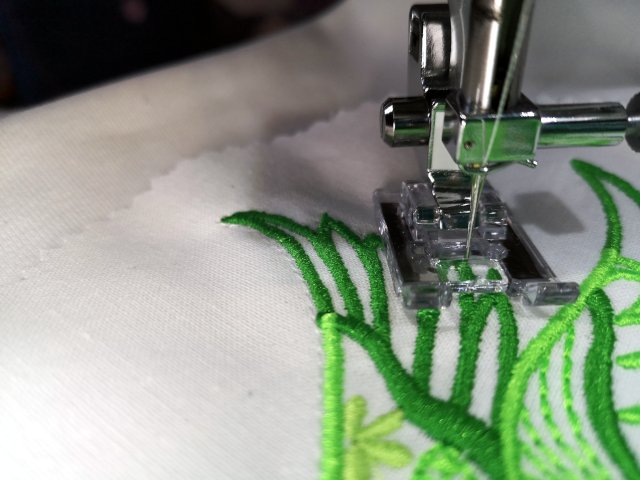 Sweatshirt mit Stick-Applikation