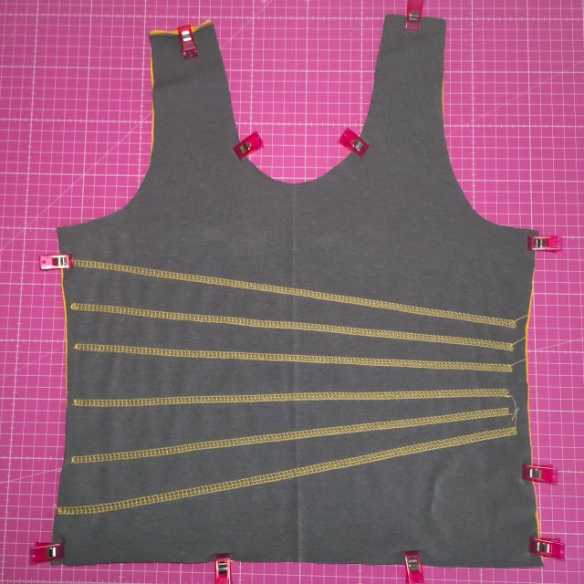 Top nähen mit Coverlock und Overlock