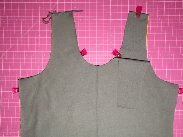 Top nähen mit Coverlock und Overlock