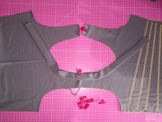 Top nähen mit Coverlock und Overlock