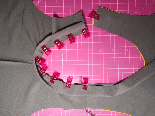 Top nähen mit Coverlock und Overlock