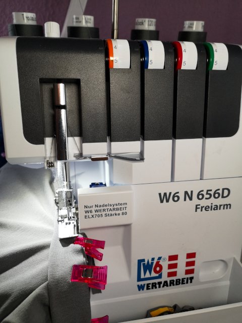 Top nähen mit Coverlock und Overlock