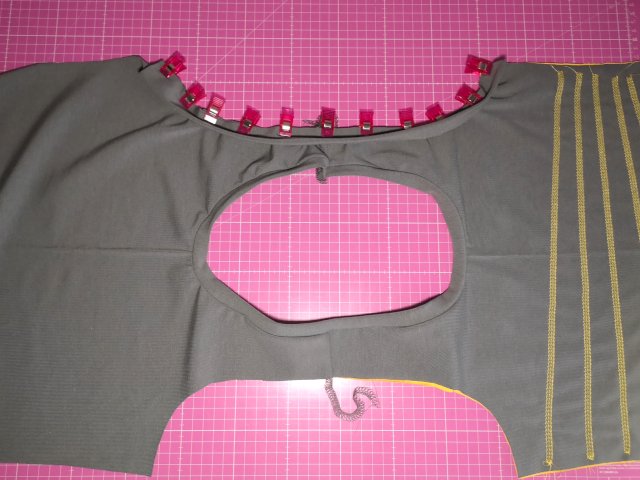 Top nähen mit Coverlock und Overlock