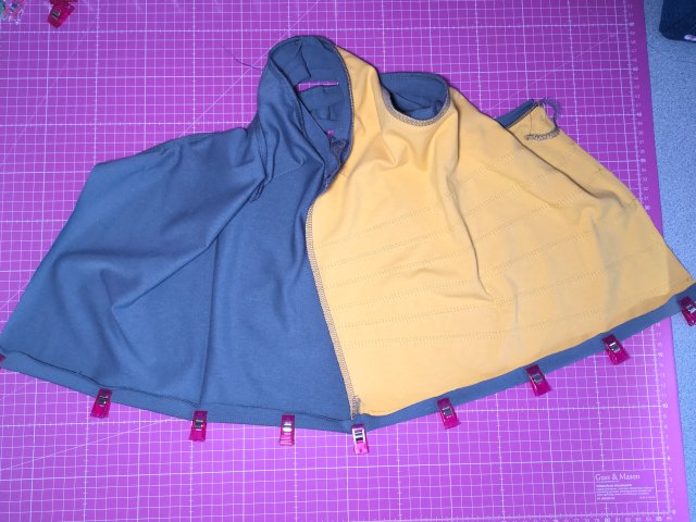 Top nähen mit Coverlock und Overlock