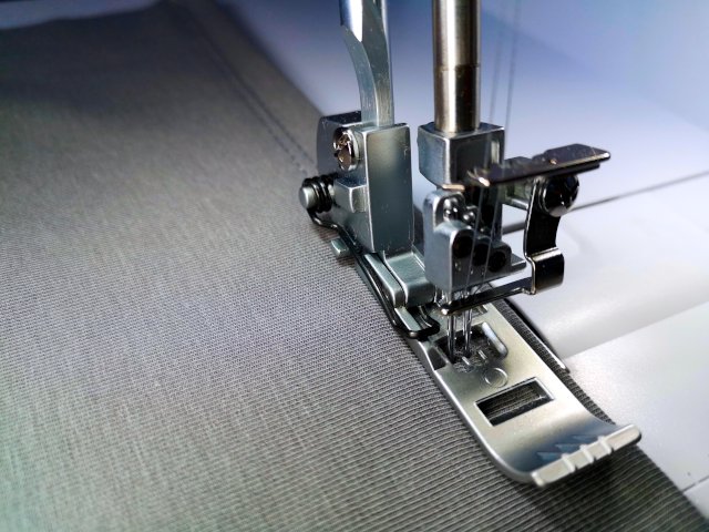 Top nähen mit Coverlock und Overlock