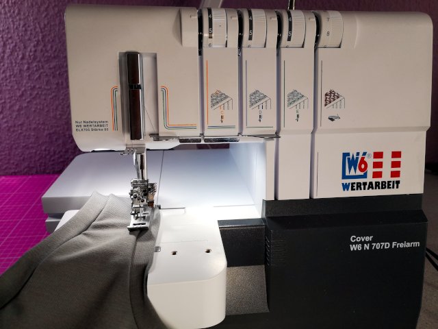 Top nähen mit Coverlock und Overlock